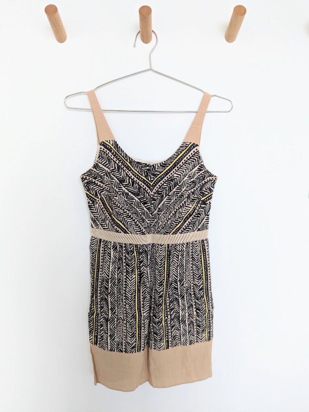 LOFT Geometric Print Mini Dress Sleeveless Chevron Beige Tan Black Womens XS